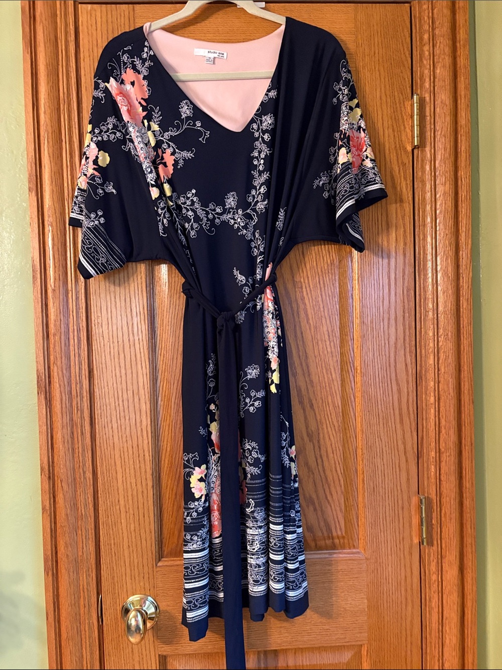 Studio One size 1X Navy Floral Dress